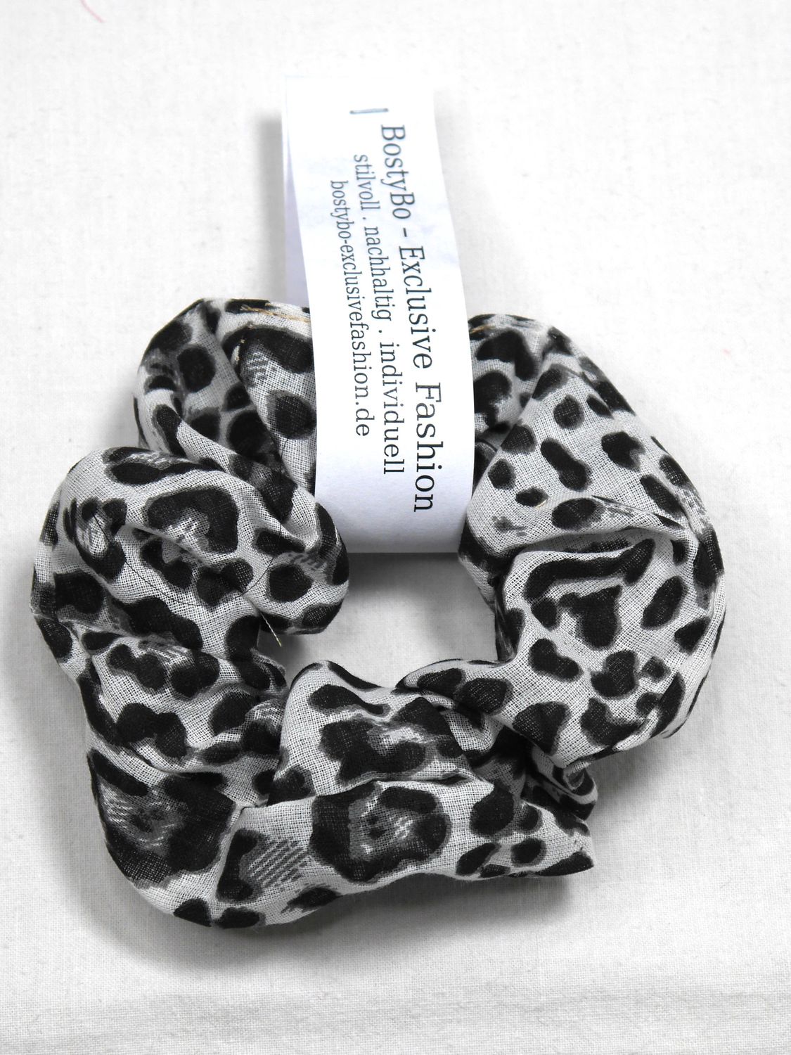 Scrunchie/ Haargummi im Leoprint schwarz-weiß