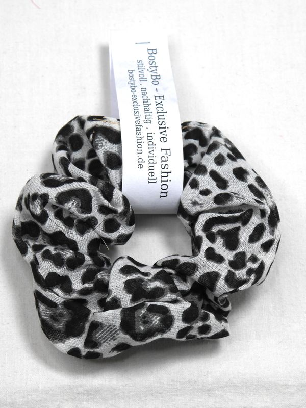 Scrunchie/ Haargummi im Leoprint schwarz-weiß