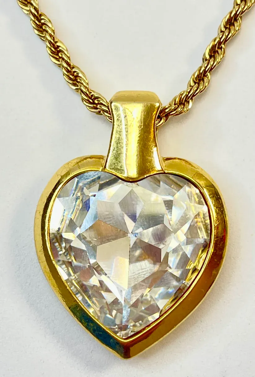 großer Vintage Herzanhänger an Kordelkette