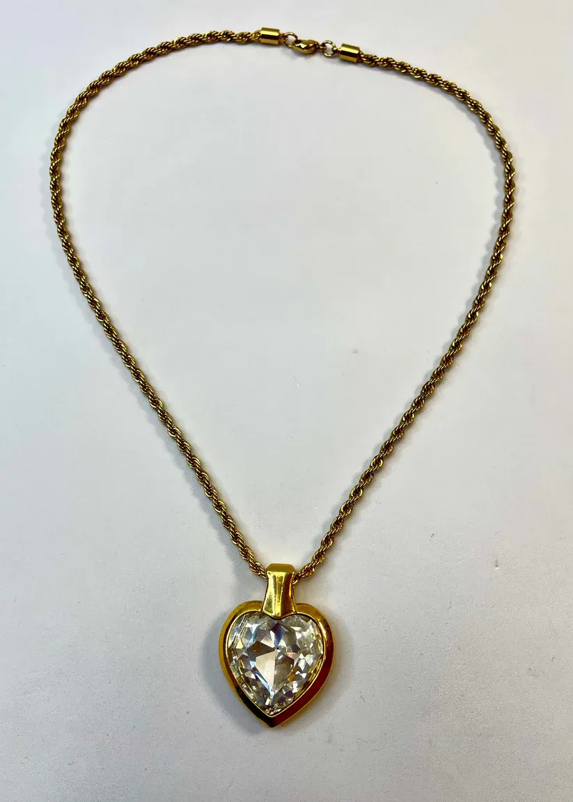 großer Vintage Herzanhänger an Kordelkette