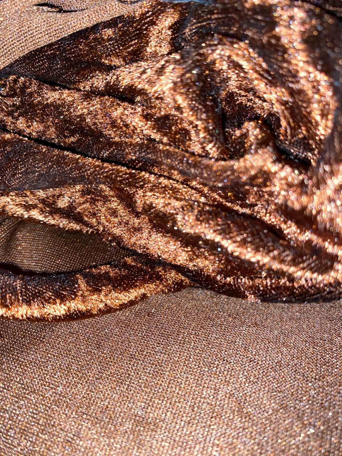 Spiegelsamt braun – glänzend &amp; elegant aus Downcycling 1 x 1,45 Meter