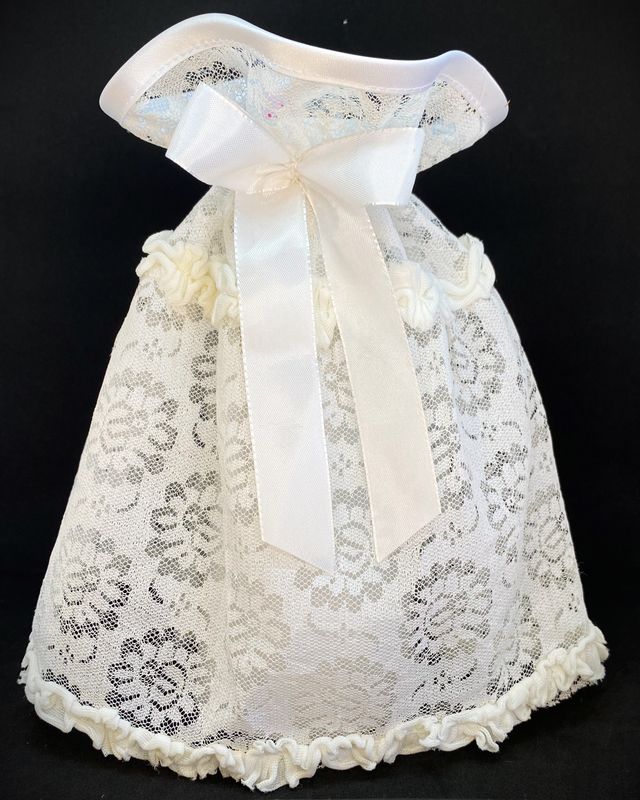 Kerzenröcken/ Tropfschutz aus Spitze – Cremeweiß