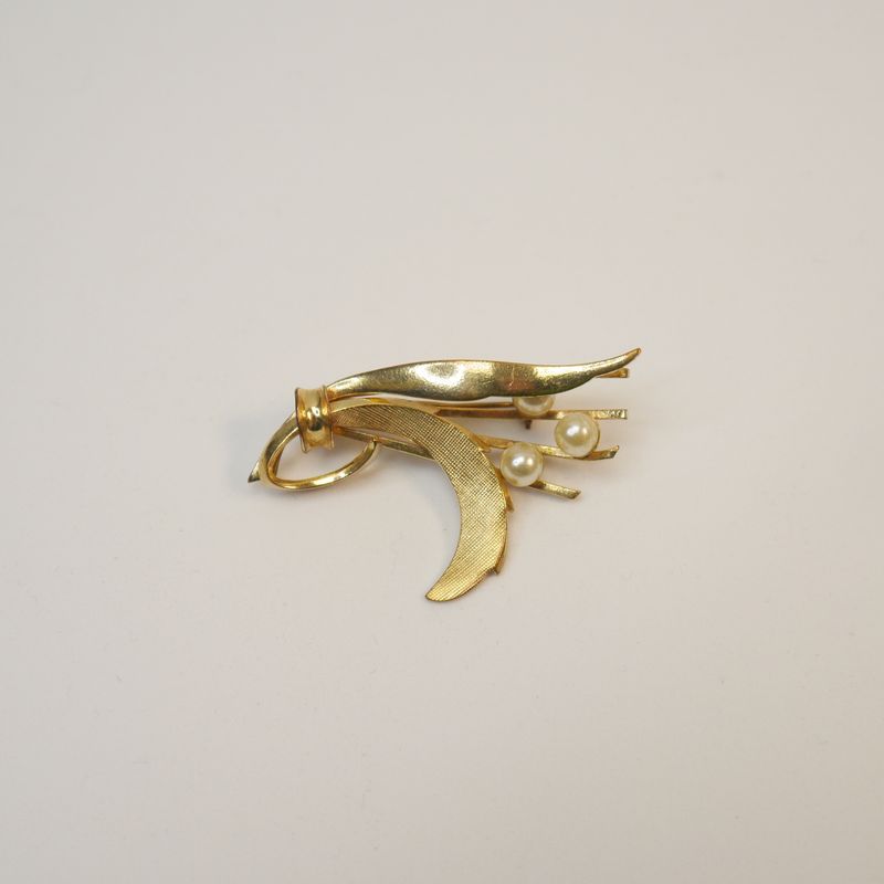 Mid-Century Brosche – goldfarben mit Perlen