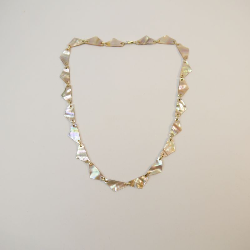 Vintage Collier – Perlmutt-Dreiecke mit irisierendem Schimmer