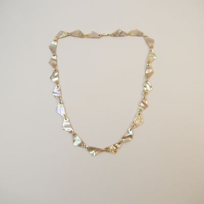 Vintage Collier – Perlmutt-Dreiecke mit irisierendem Schimmer Vintage Collier – Perlmutt-Dreiecke mit irisierendem Schimmer