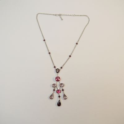 Collier im Retrostil – mit funkelnden Glassteinen Collier im Retrostil – mit funkelnden Glassteinen