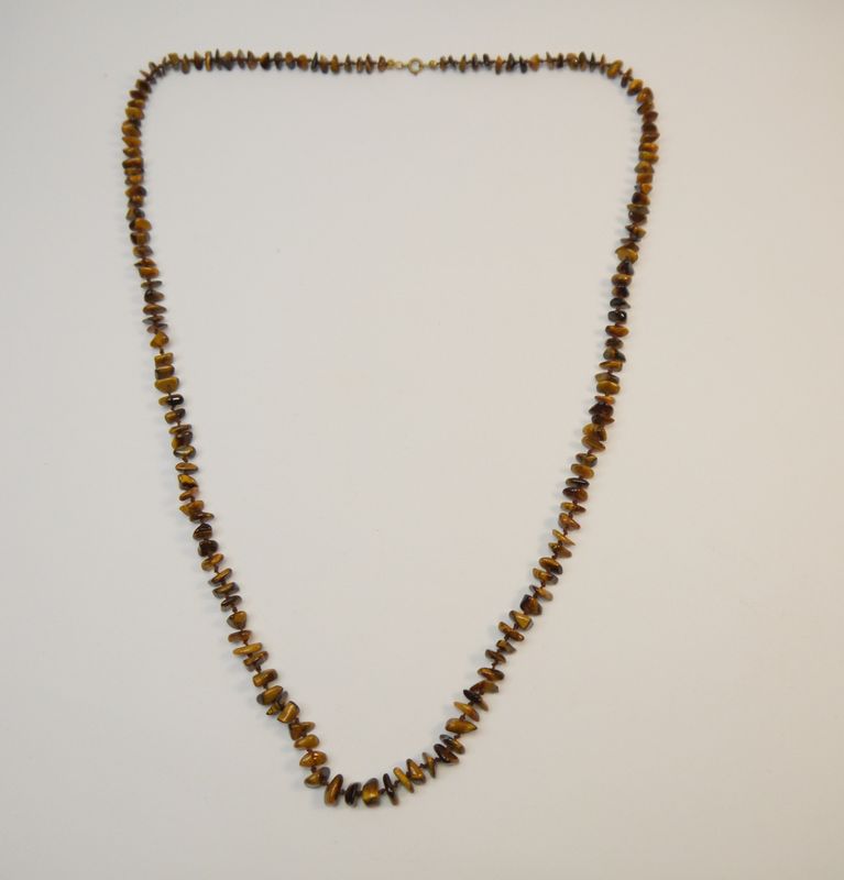 Lange Halskette aus Tigerauge-Splittern – Naturstein-Schmuck in warmen Brauntönen