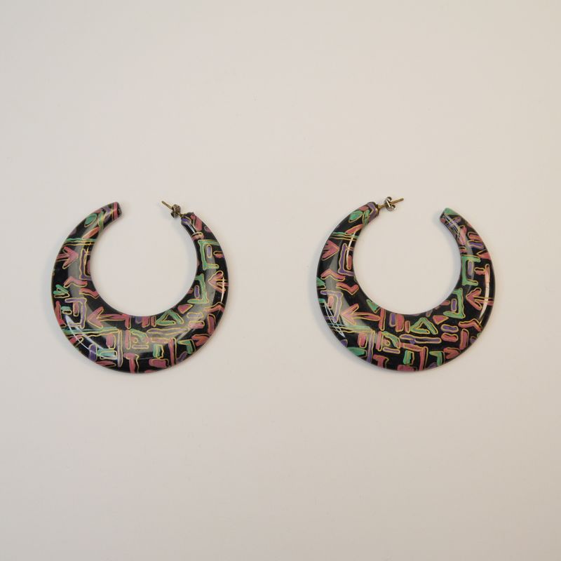 Vintage-Creolen mit buntem Muster