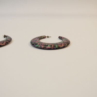 Vintage-Creolen mit buntem Muster