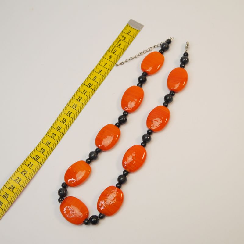 Statement-Kette mit orange-schwarzen Steinen