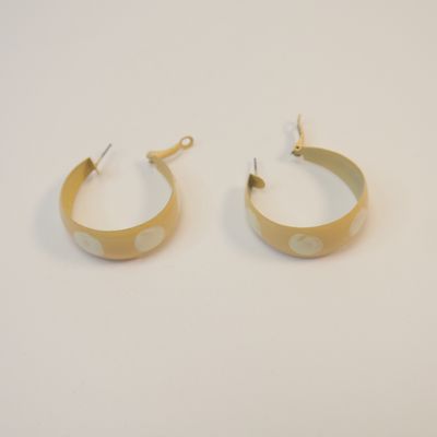 Creolen in Creme mit Punkten