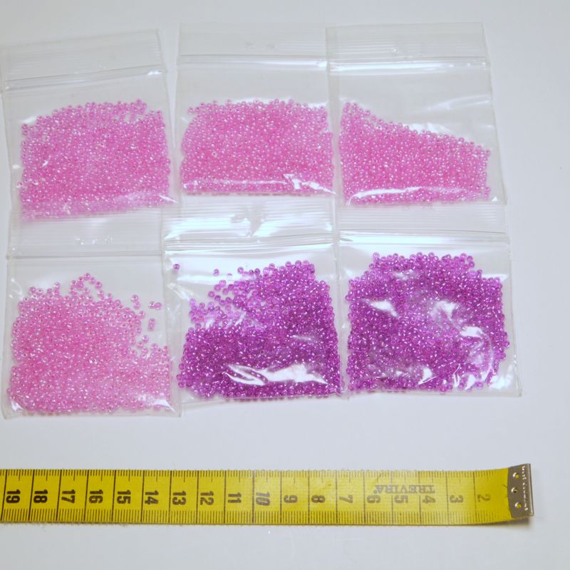 Rocailles Glasperlen Rosa &amp; Flieder – Lagerfund aus den 1990ern