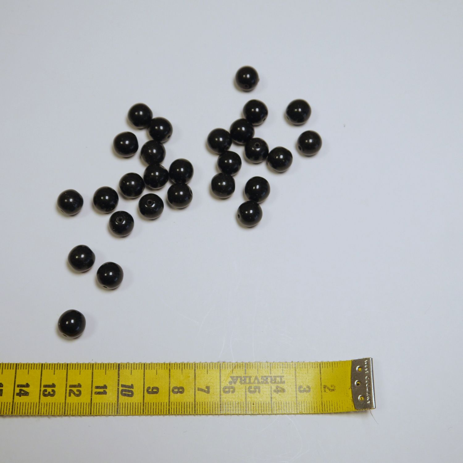 Konvolut mit älteren, schwarzen Glasperlen