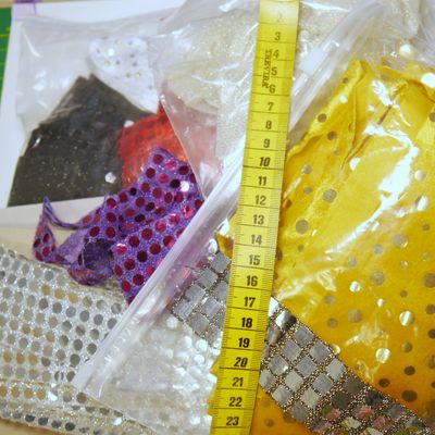 Konvolut Paillettenbänder & Stoffstreifen bunt gemischt Konvolut Paillettenbänder & Stoffstreifen bunt gemischt