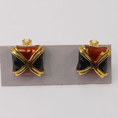 Ohrclips in Schwarz-Rot-Gold – Vintage Statement