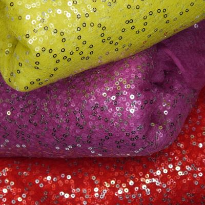 3-Farben-Mixpaket – Paillettenstoff in Gelb, Flieder & Rot (je 1 m x 1,40 m) 3-Farben-Mixpaket – Paillettenstoff in Gelb, Flieder & Rot (je 1 m x 1,40 m)