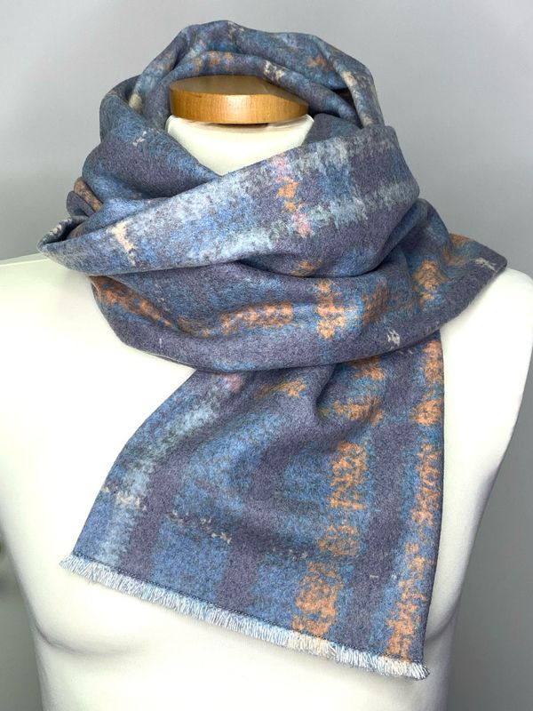 "Winterstück" Handgefertigter Wollschal mit Strukturmuster