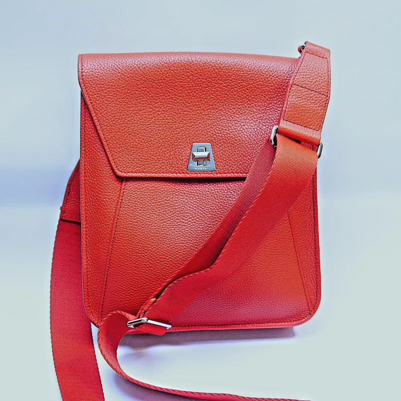 Akris Anouk Mini Messenger Bag – edle Ledertasche in leuchtendem Rot