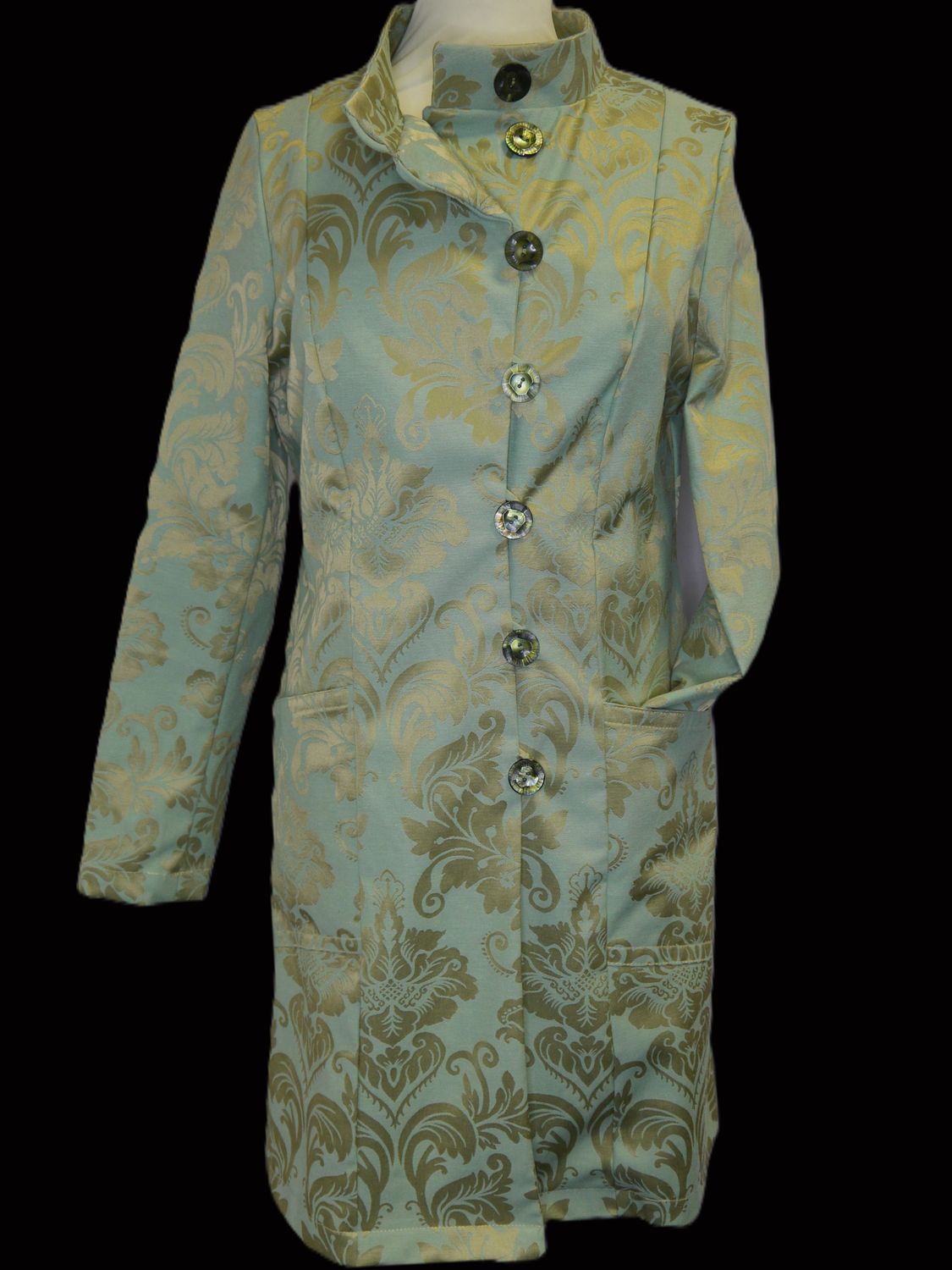 Sommermantel grün mit Goldschnörkel