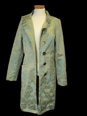 Sommermantel grün mit Goldschnörkel