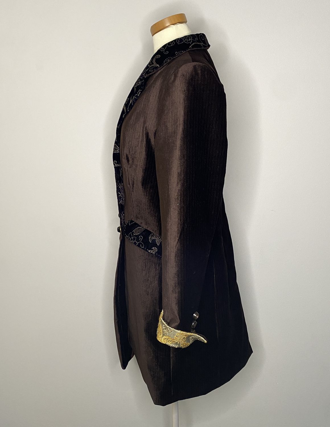 Samt-Gehrock mit Glitzerdetails