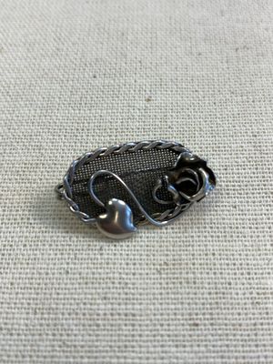 Schmuckset: Trachtenkette und Brosche mit Rosenornamentik