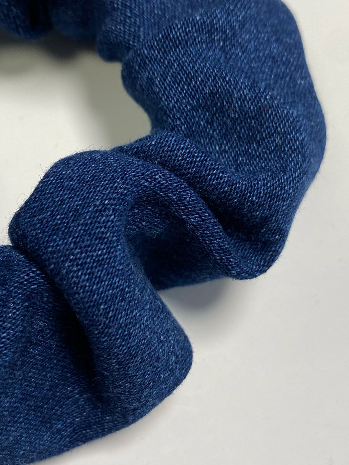 Haargummi „Jeansblau“ – aus leichtem Jeansstoff