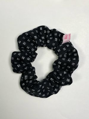 Haargummi „Schwarz mit grafischem Muster“ – handgefertigt