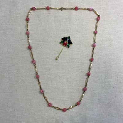 Vintage Schmuckset in roséfarben, goldfarben – Kette und  Emaille-Blütennadel