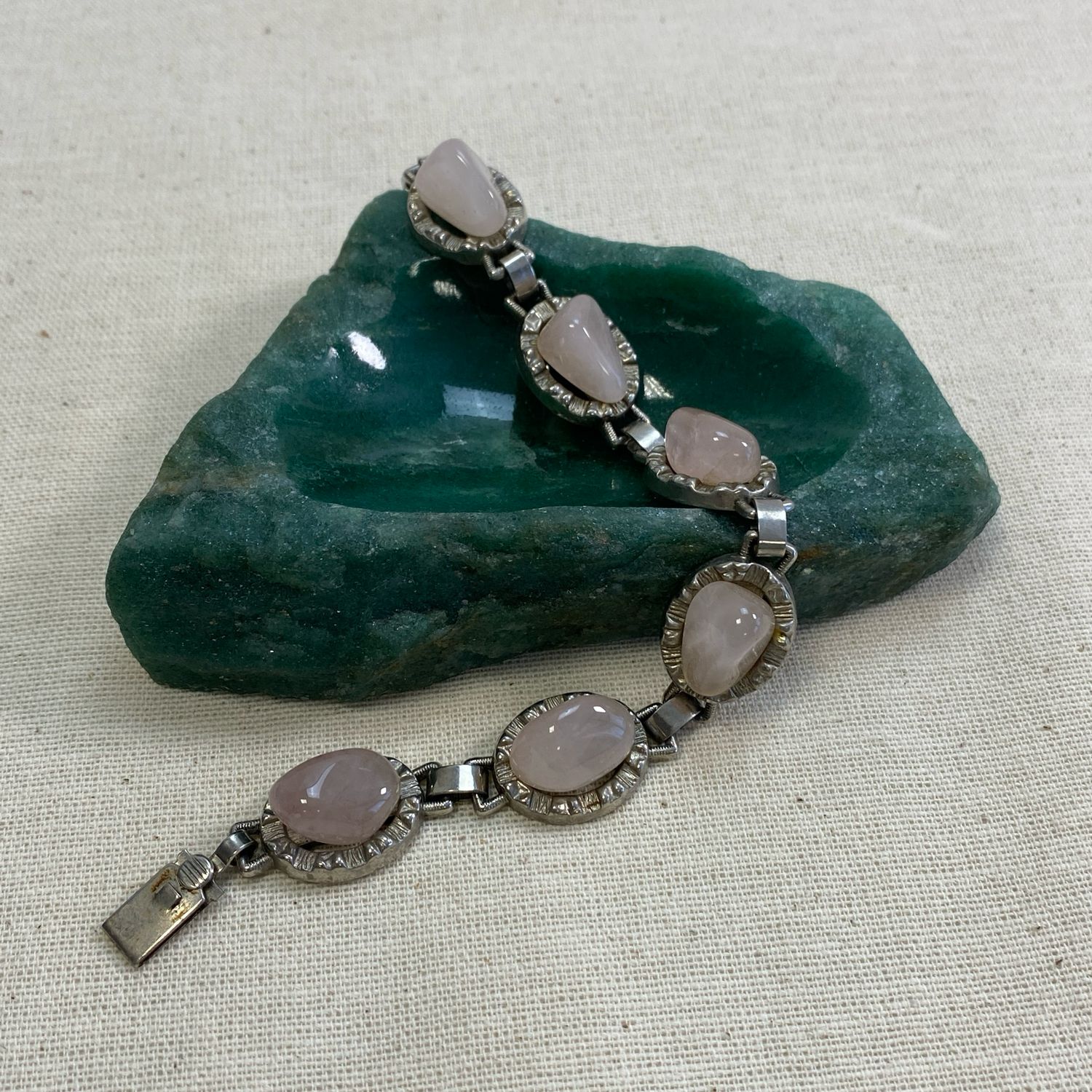 Vintage Modernist Armband mit Rosenquarz-Natursteinen