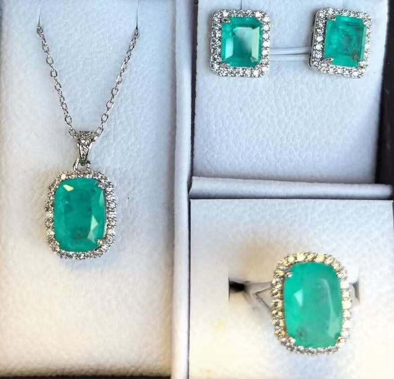 Luxury jewelry set / Ensemble de bijoux de luxe