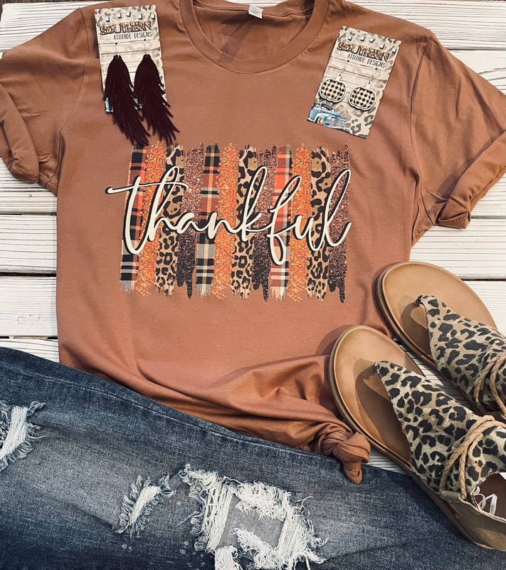 Thankful Women's Graphic T-Shirt in Chestnut