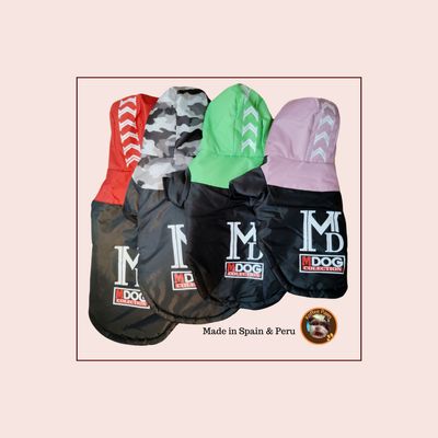 12 Chaquetas-Resistente, impermeable con capucha-Colores y Tallas. (12 UNID. Set of colors and sizes).