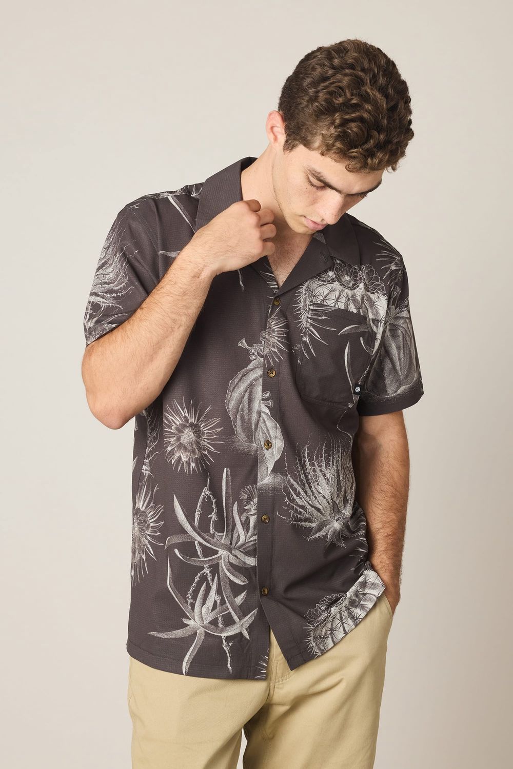 686 M's Nomad Perforated  Button up, COLOR: Black Desert Flora, Size: Small