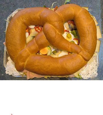 gefüllte Maxi-Brezen (für 2-3 Personen)