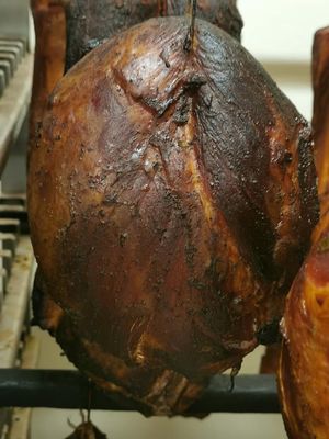 Schweins-Nuss geselcht ca. 1000 g