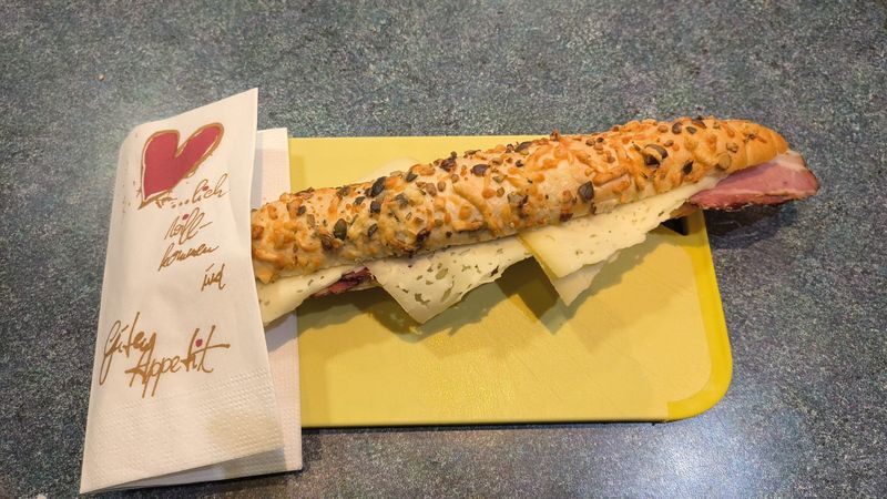 Oberlaaer Genuss-Stangerl KÄSE &amp; SPECK