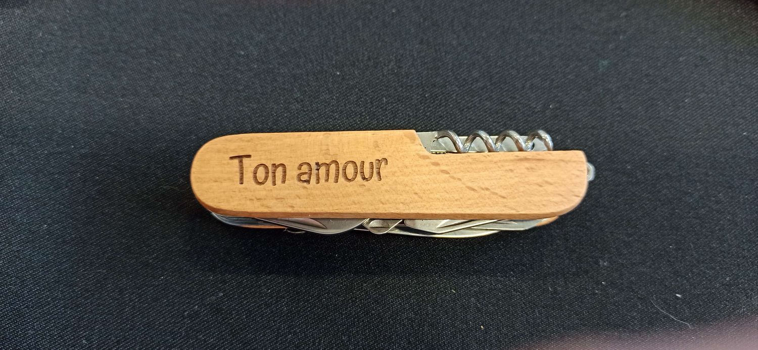 Canif en bois – Gravure sur mesure