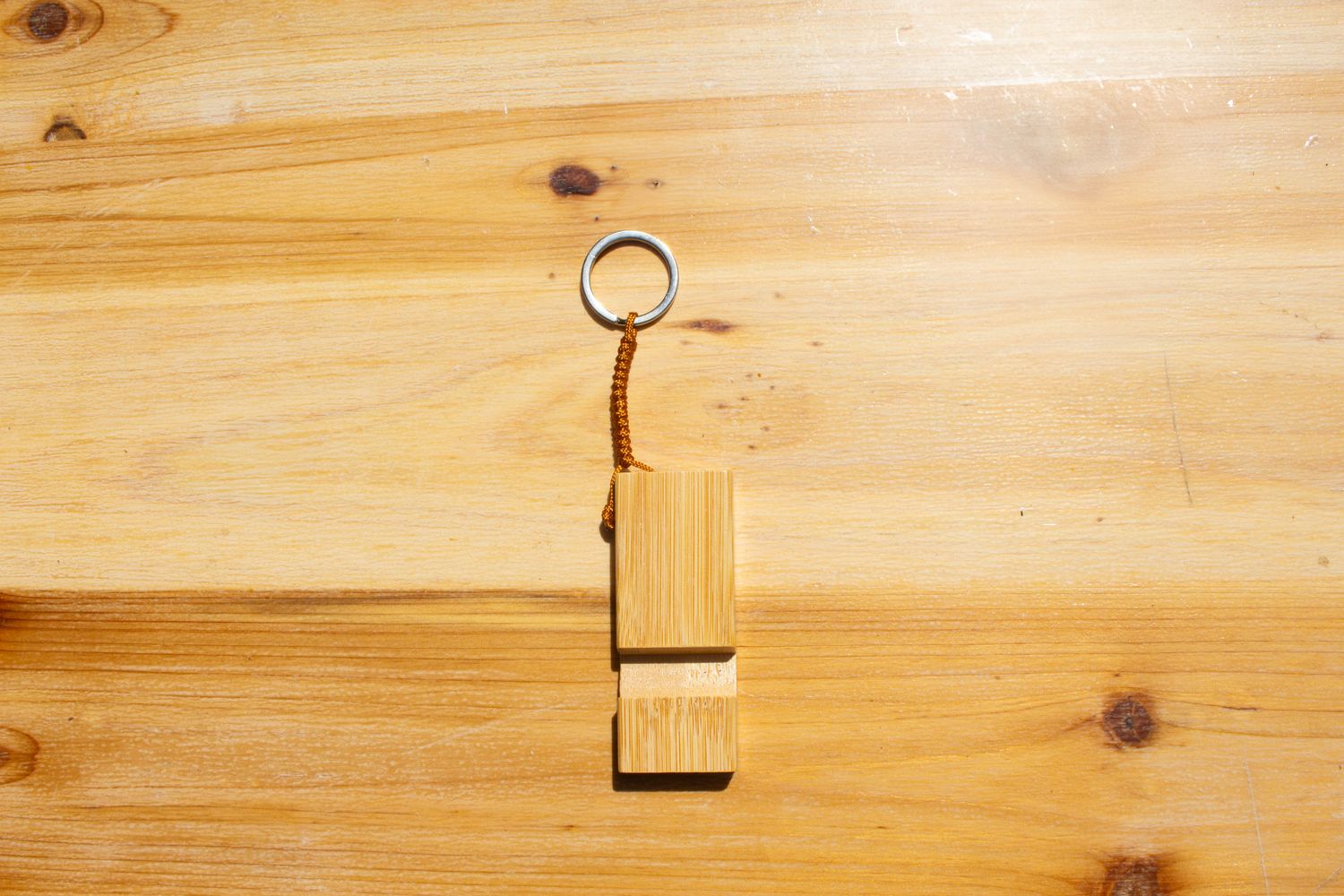 Mini support téléphone en bois – Gravure sur mesure