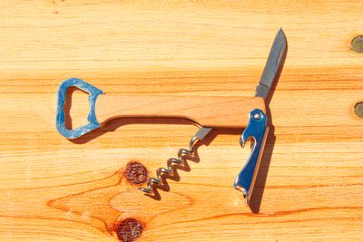 Limonadier sommelier en bois de noyer – Gravure sur mesure