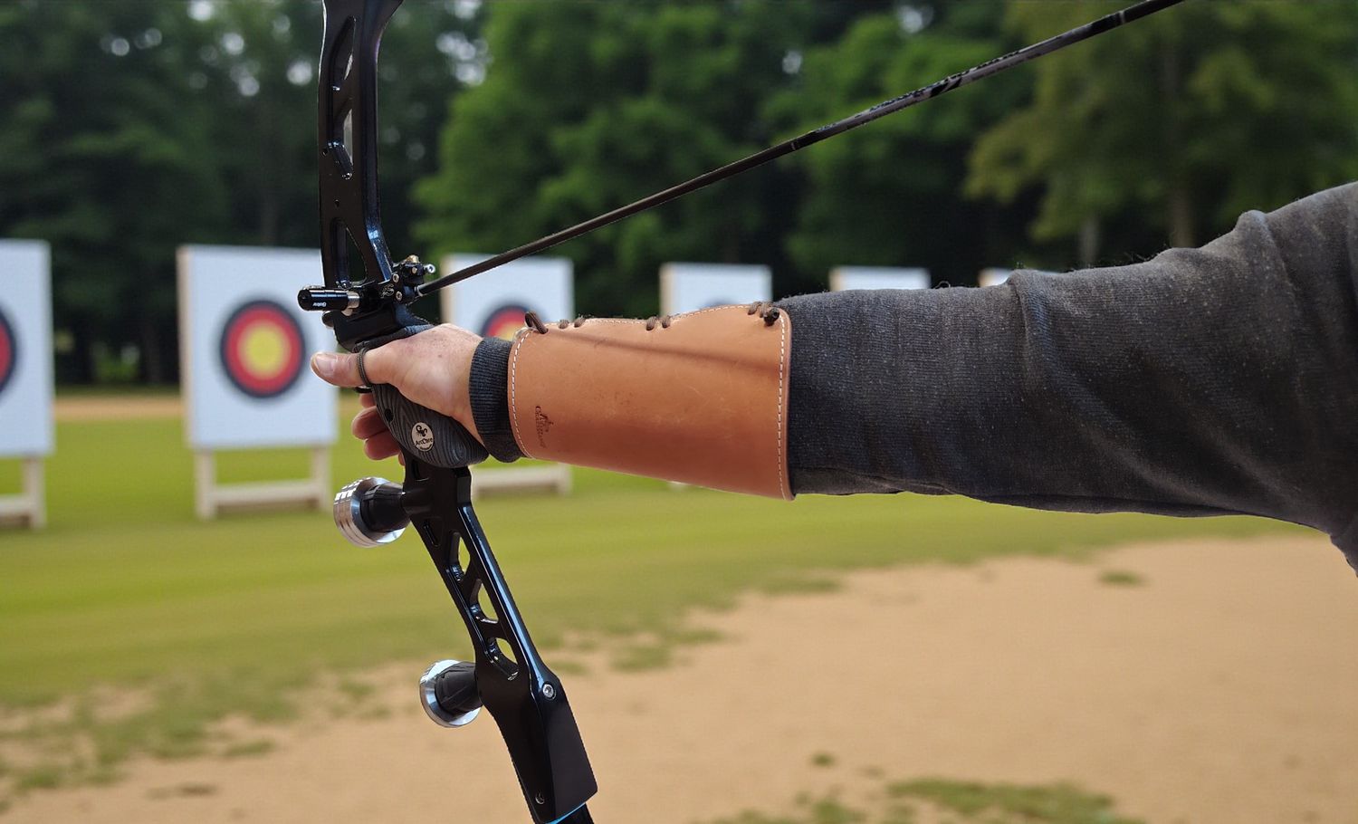 Protège-bras en cuir – ArcCare x Crazy Ranch