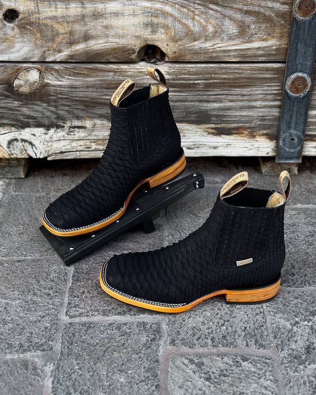 Botín Piel de Piton Bulldog Nobuck Negro