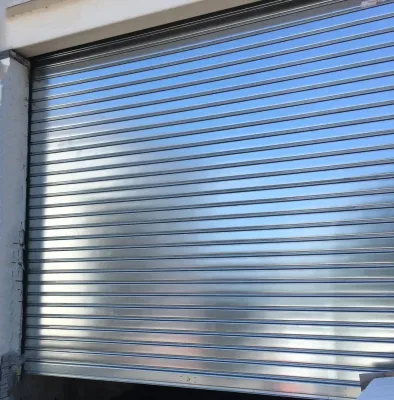 Rideau métallique standard motorisé