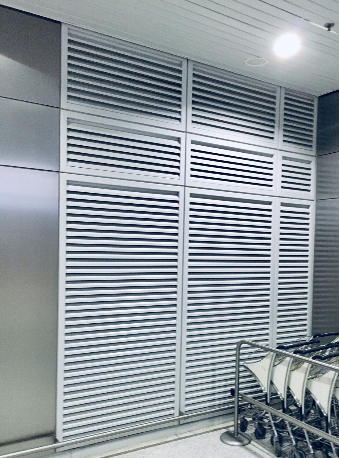 grille de ventilation sécurisée à ailettes - fabrication sur mesure