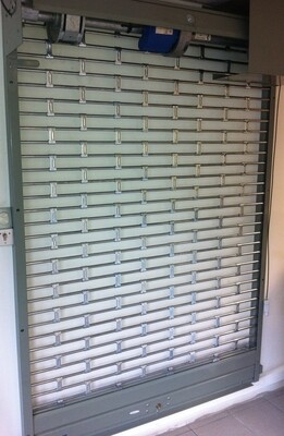 grille métallique à tubes droits - grille Aero pour magasin