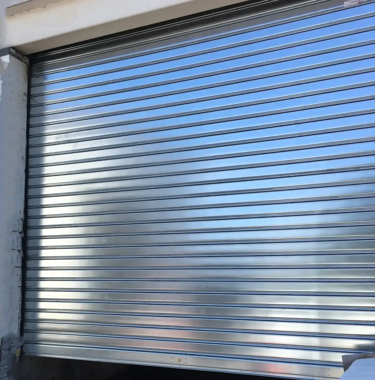 Rideau métallique standard motorisé