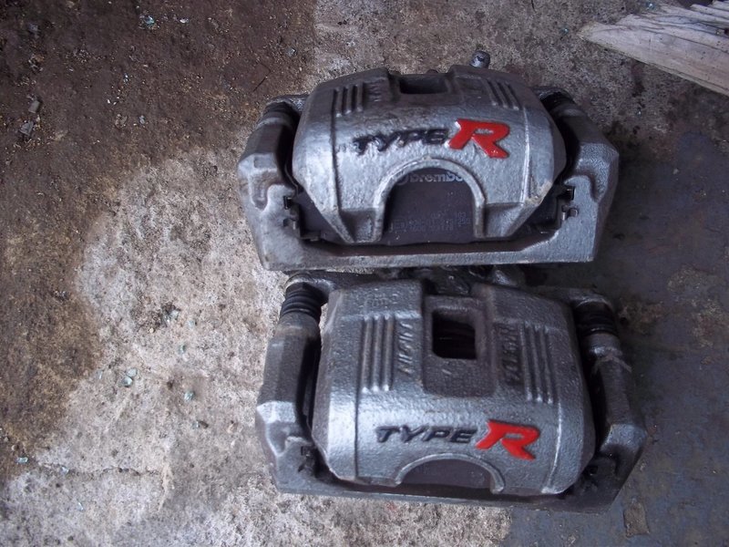 Civic Type R FN2 A pair of Very Nice front Calipers Complete with Hangers and Pads