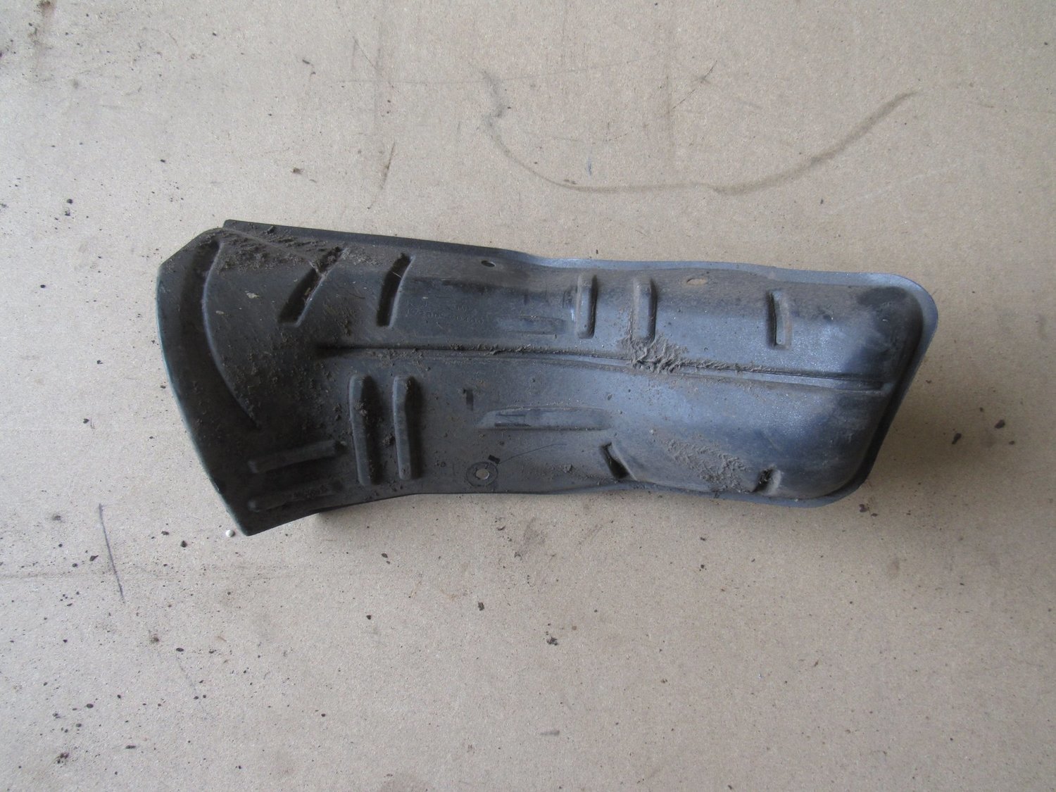 Nissan 350z 2004 Trim Under Car looks Wheel arch Cover Trim or Fuel Tank