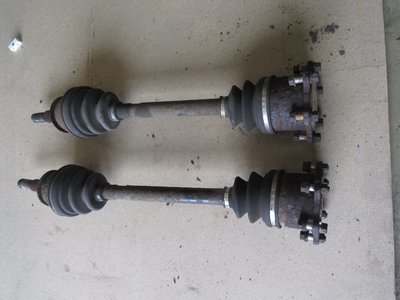 Nissan 350z 2004 A pair of Drive Shafts