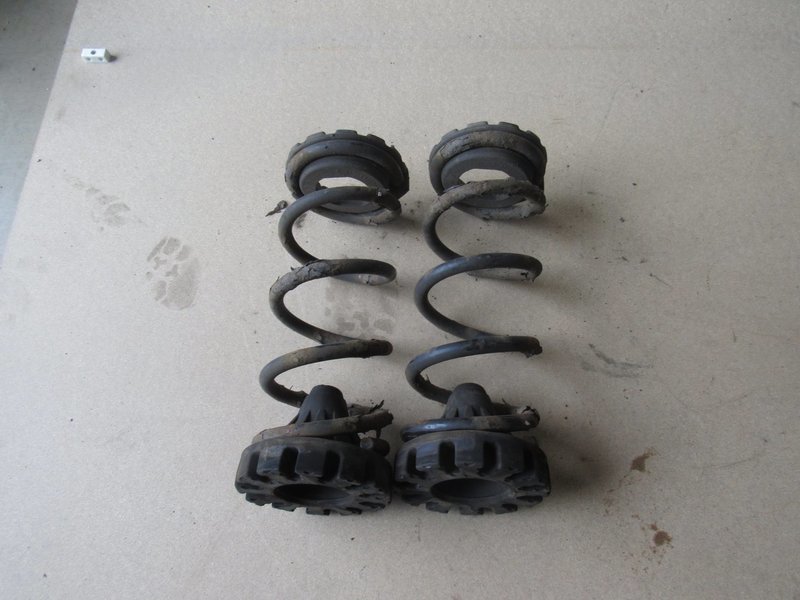 Nissan 350z 2004 A pair of Rear Springs off the Shocks